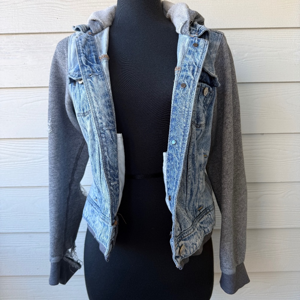 American Eagle Distressed Denim Jacket | Size Large Youth‎ | Blue Jean Jacket